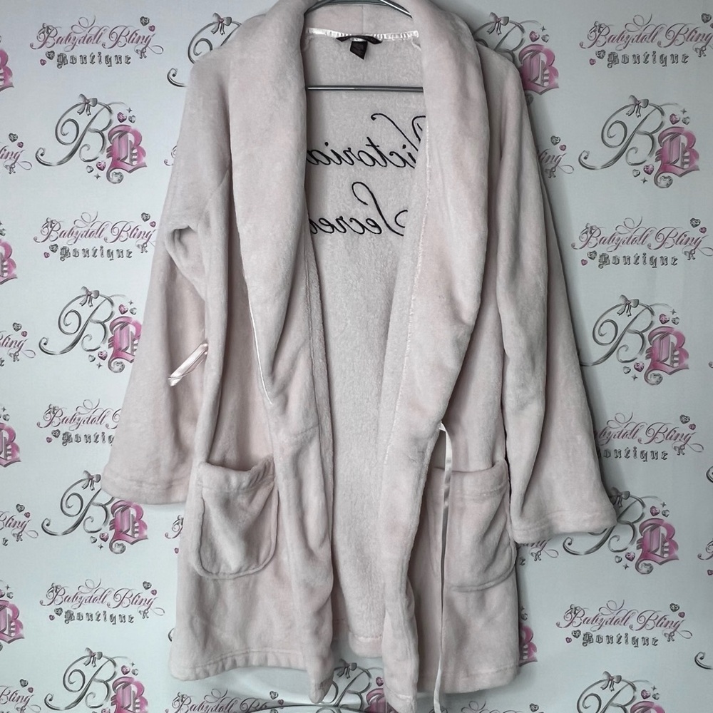 Victoria's Secret robe Soft Blush pink black embroidered soft fleece - Picture 5 of 5